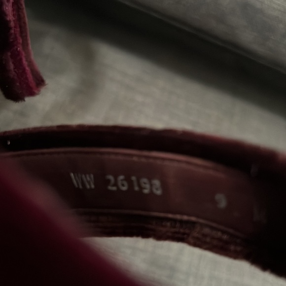 Authentic Stuart Weitzman velvet heels - Picture 11 of 11